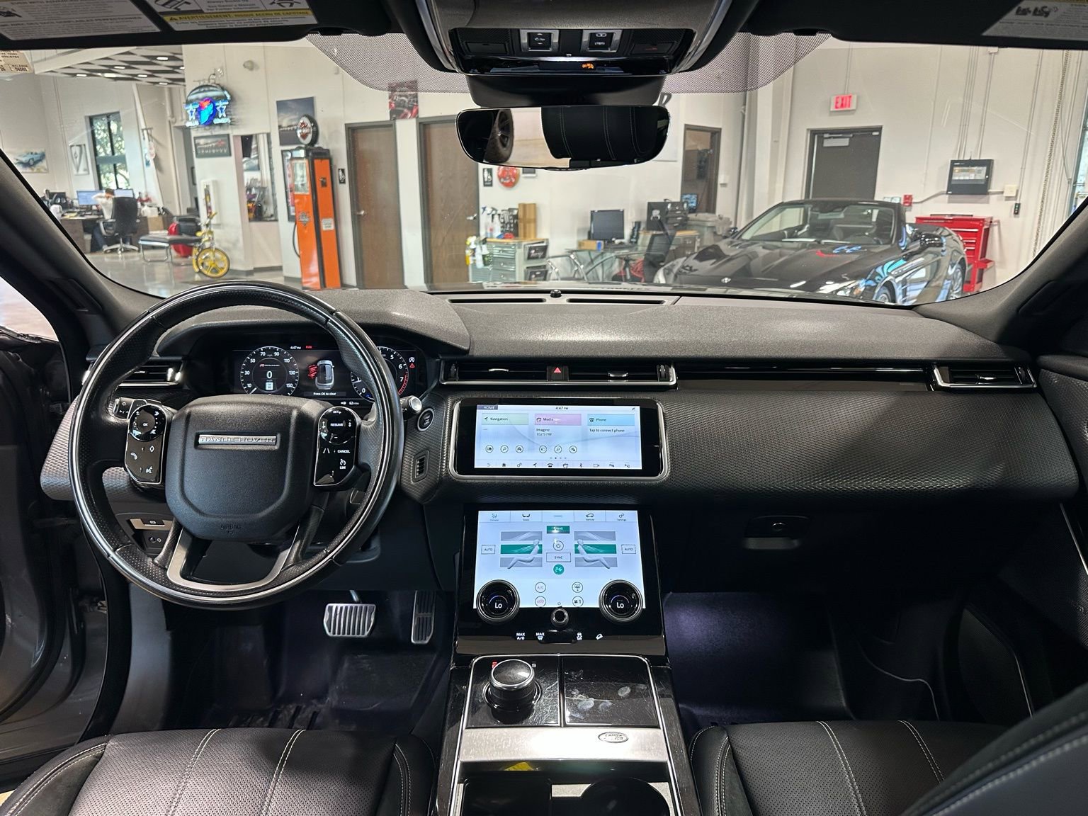 Used 2019 Land Rover Range Rover Velar R-Dynamic SE image 16