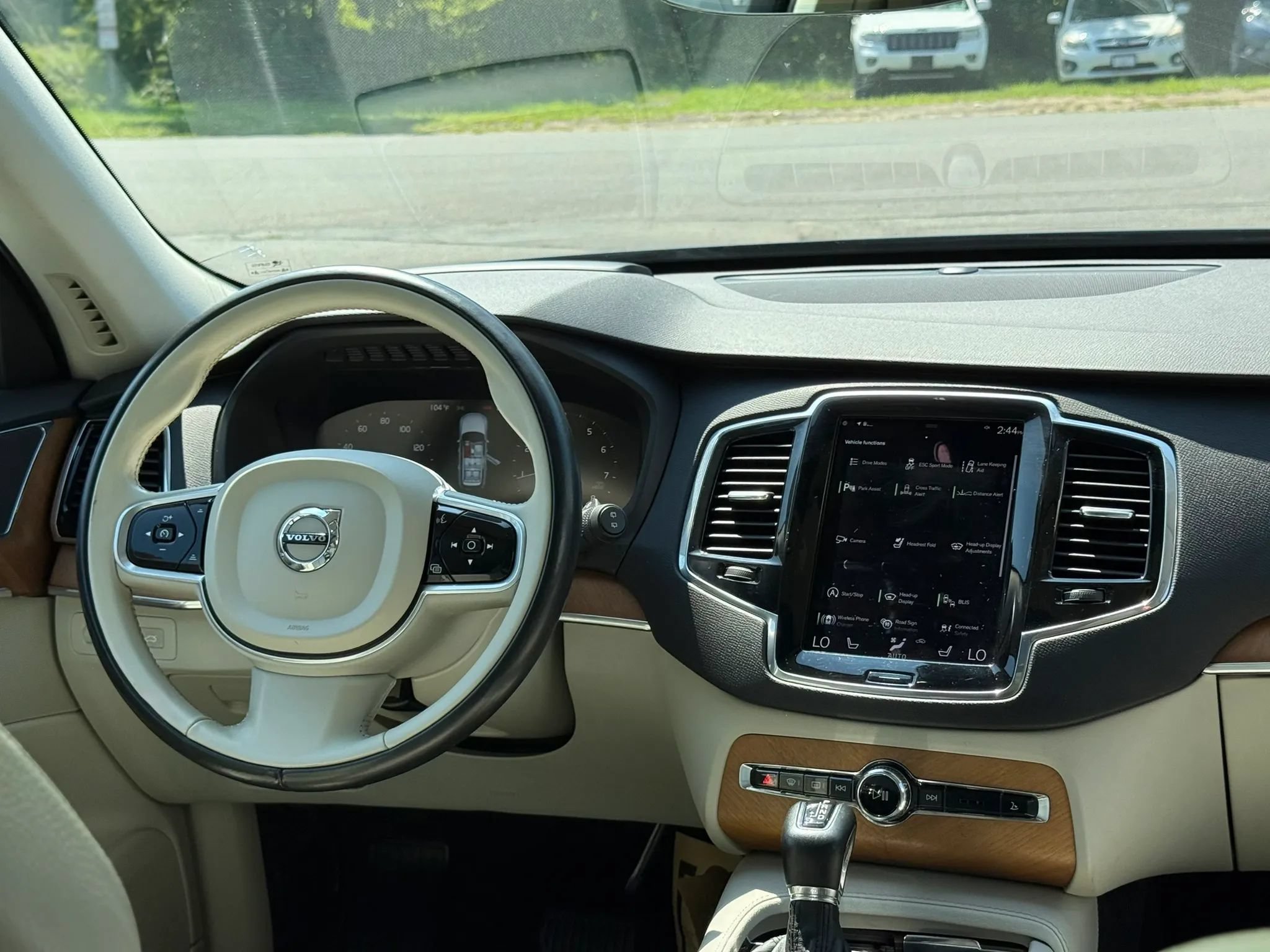 Used 2022 Volvo XC90 T6 Momentum w/ Advanced Package AWD/4WD image 55