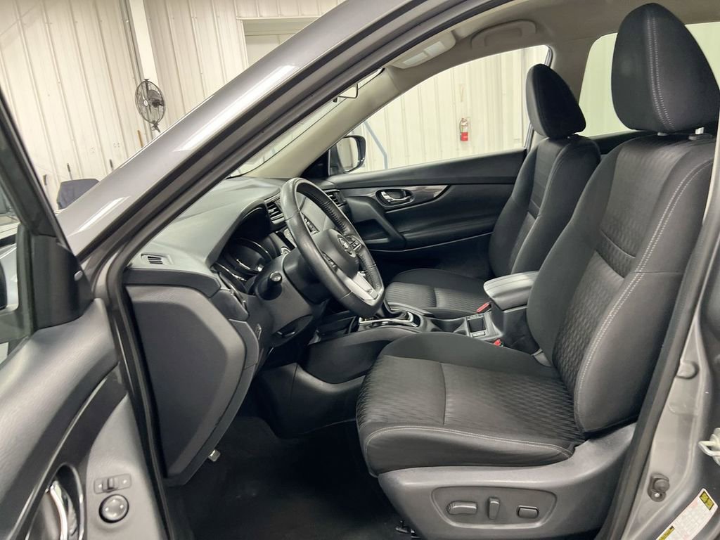 Used 2020 Nissan Rogue SV image 19