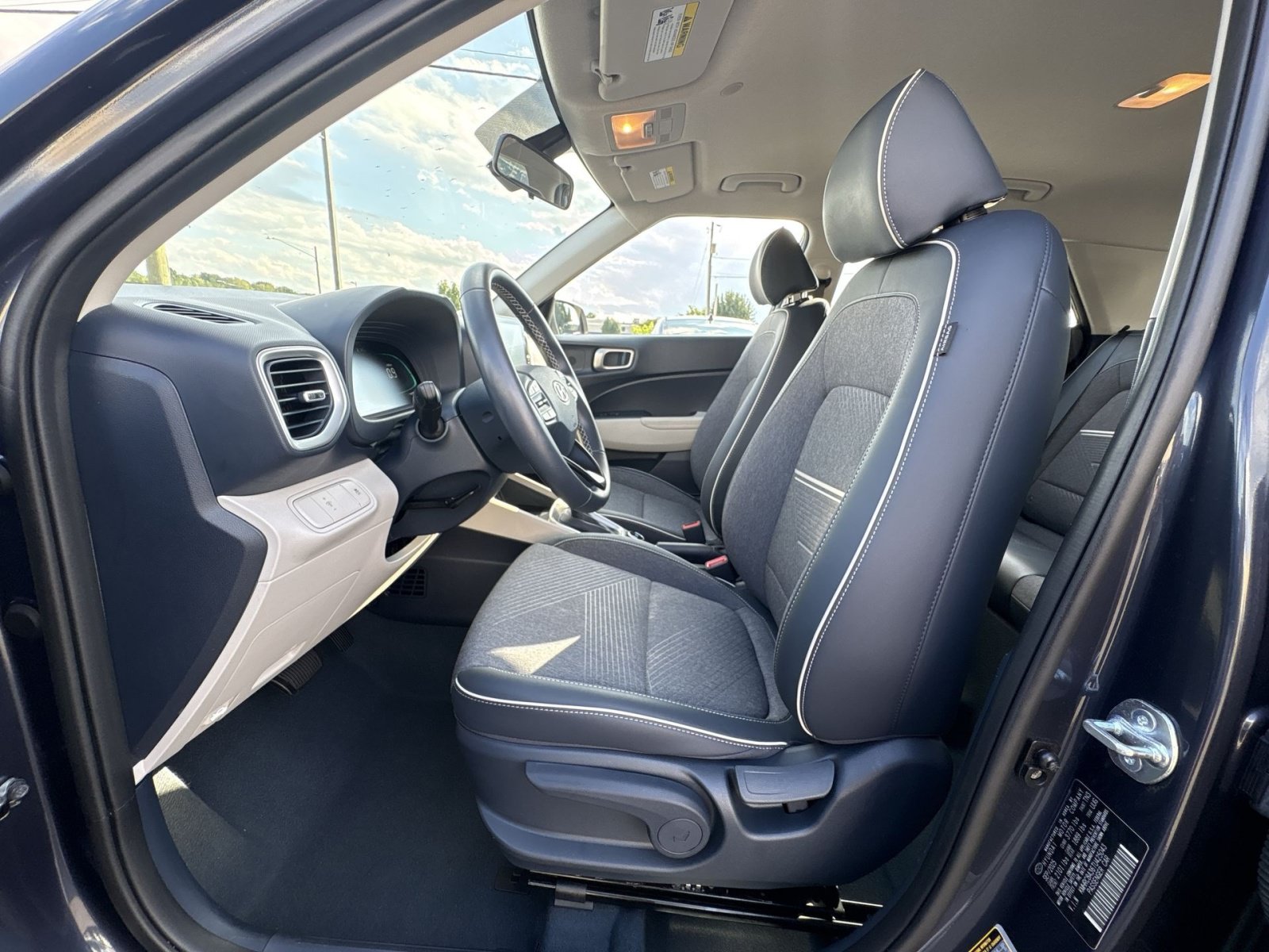 Used 2026 Hyundai Venue SEL FWD image 13