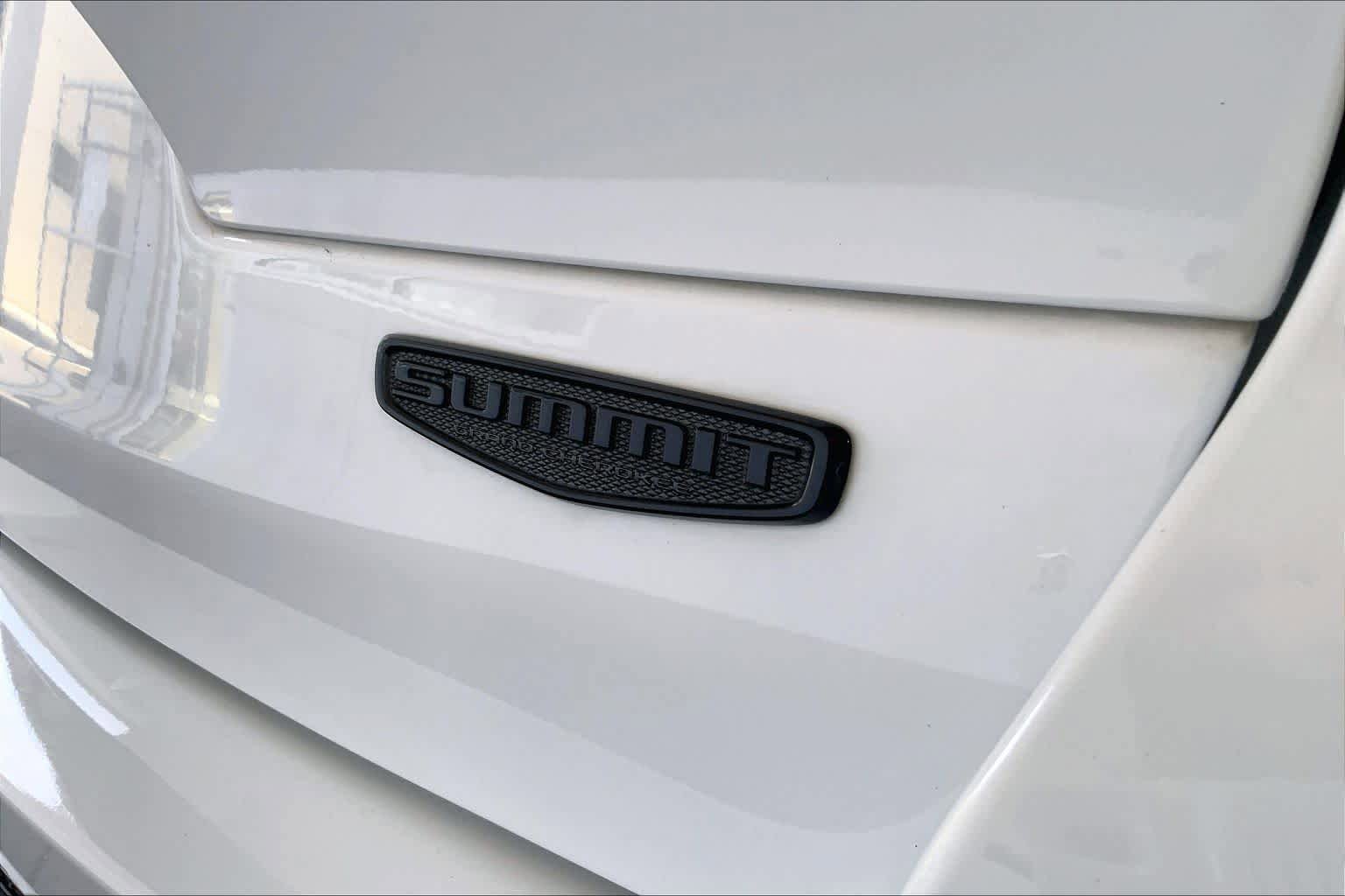 Used 2023 Jeep Grand Cherokee L Summit AWD/4WD image 10