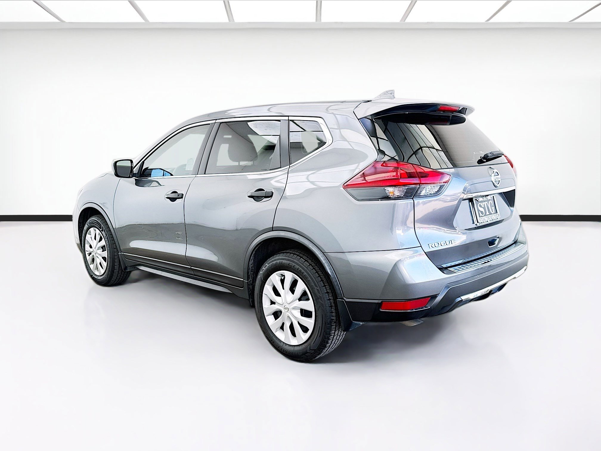 Used 2018 Nissan Rogue S image 6