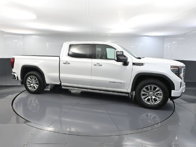Used 2023 GMC Sierra 1500 Denali w/ Technology Package AWD/4WD image 3