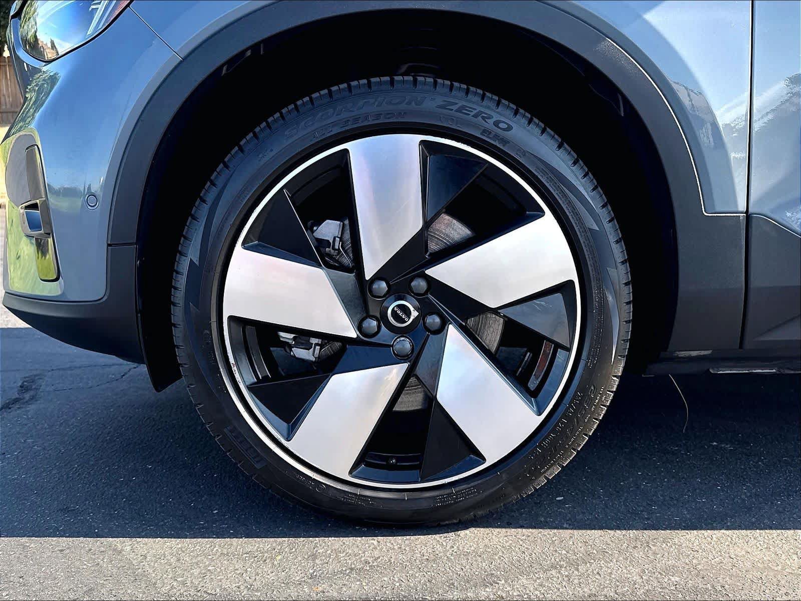Used 2023 Volvo XC40 Recharge Ultimate w/ Protection Package Premier AWD/4WD image 12