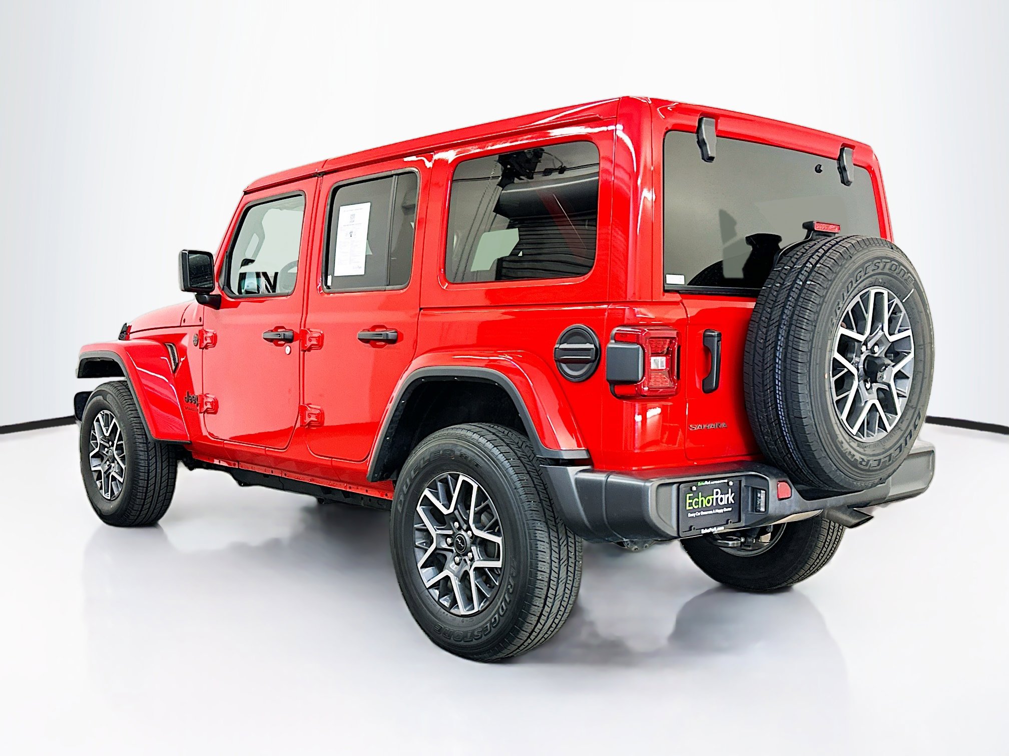 Used 2025 Jeep Wrangler Sahara image 5