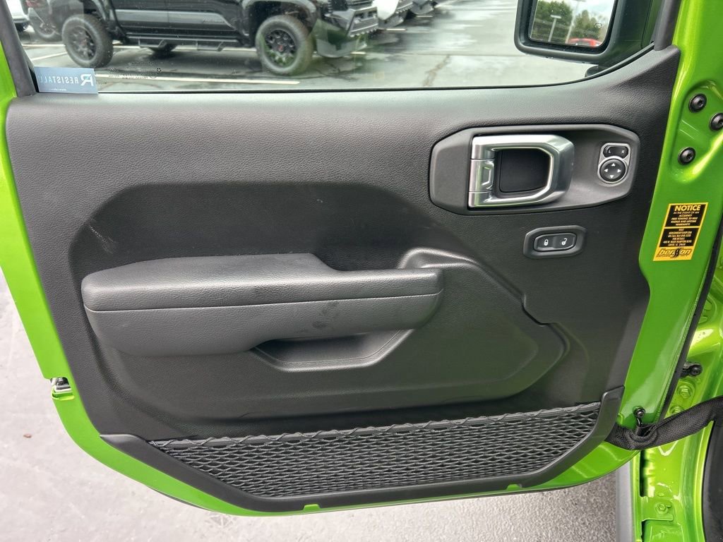 Used 2025 Jeep Wrangler Sport image 4