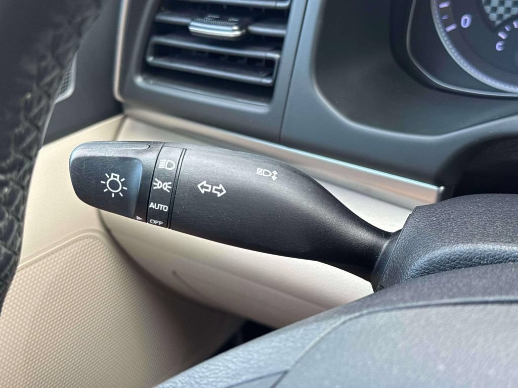 Used 2020 Hyundai Elantra Value Edition FWD image 23
