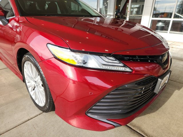 Certified 2018 Toyota Camry XLE FWD image 8