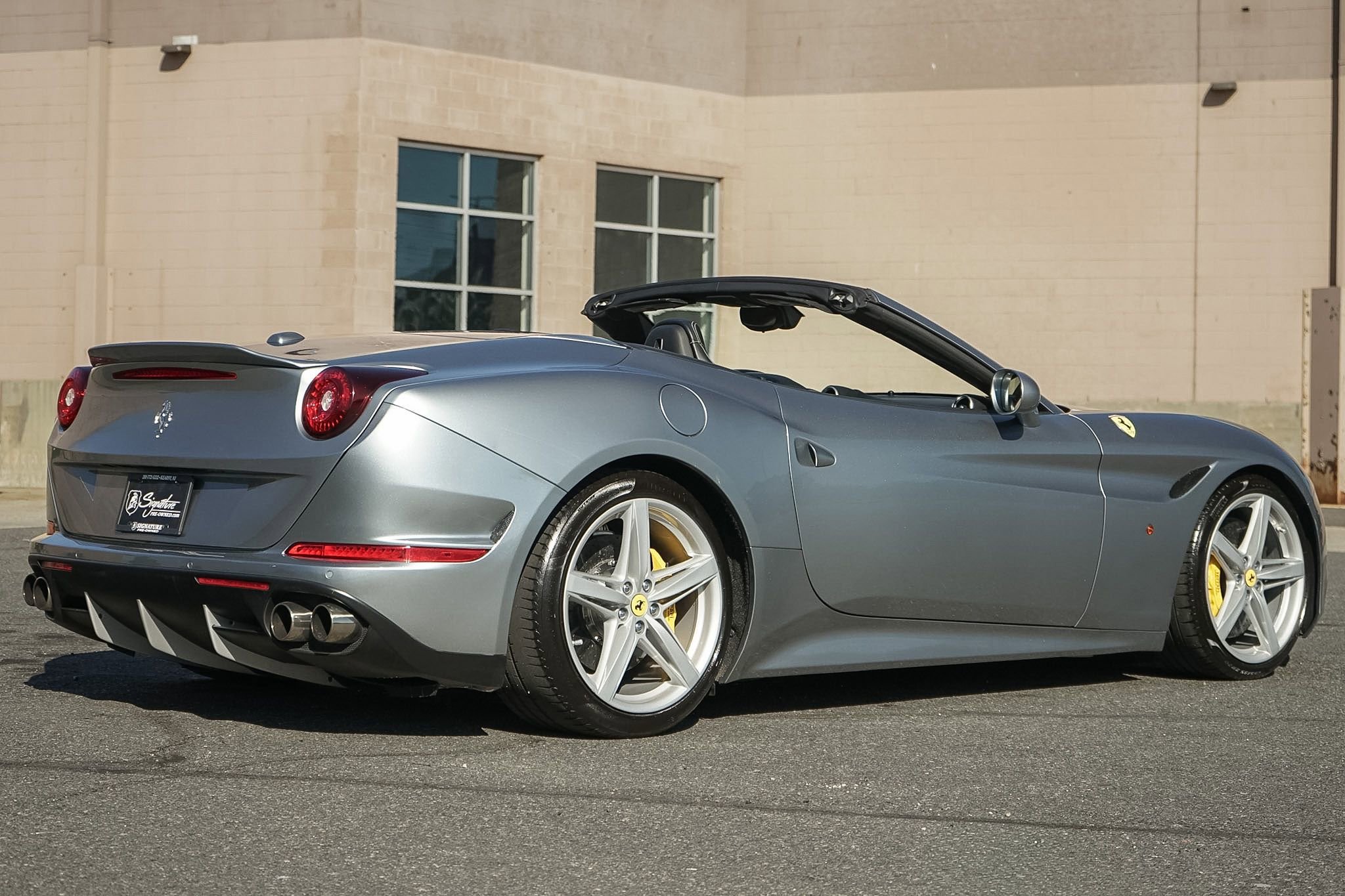 Used 2017 Ferrari California T RWD image 7