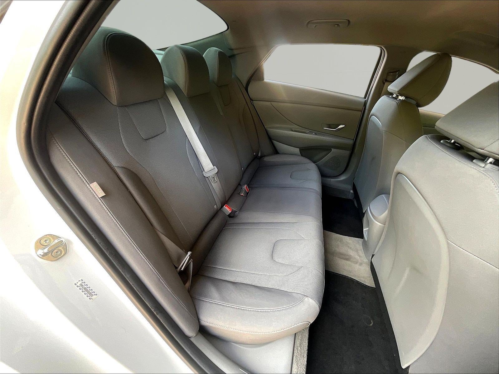 Used 2024 Hyundai Elantra SE FWD image 24