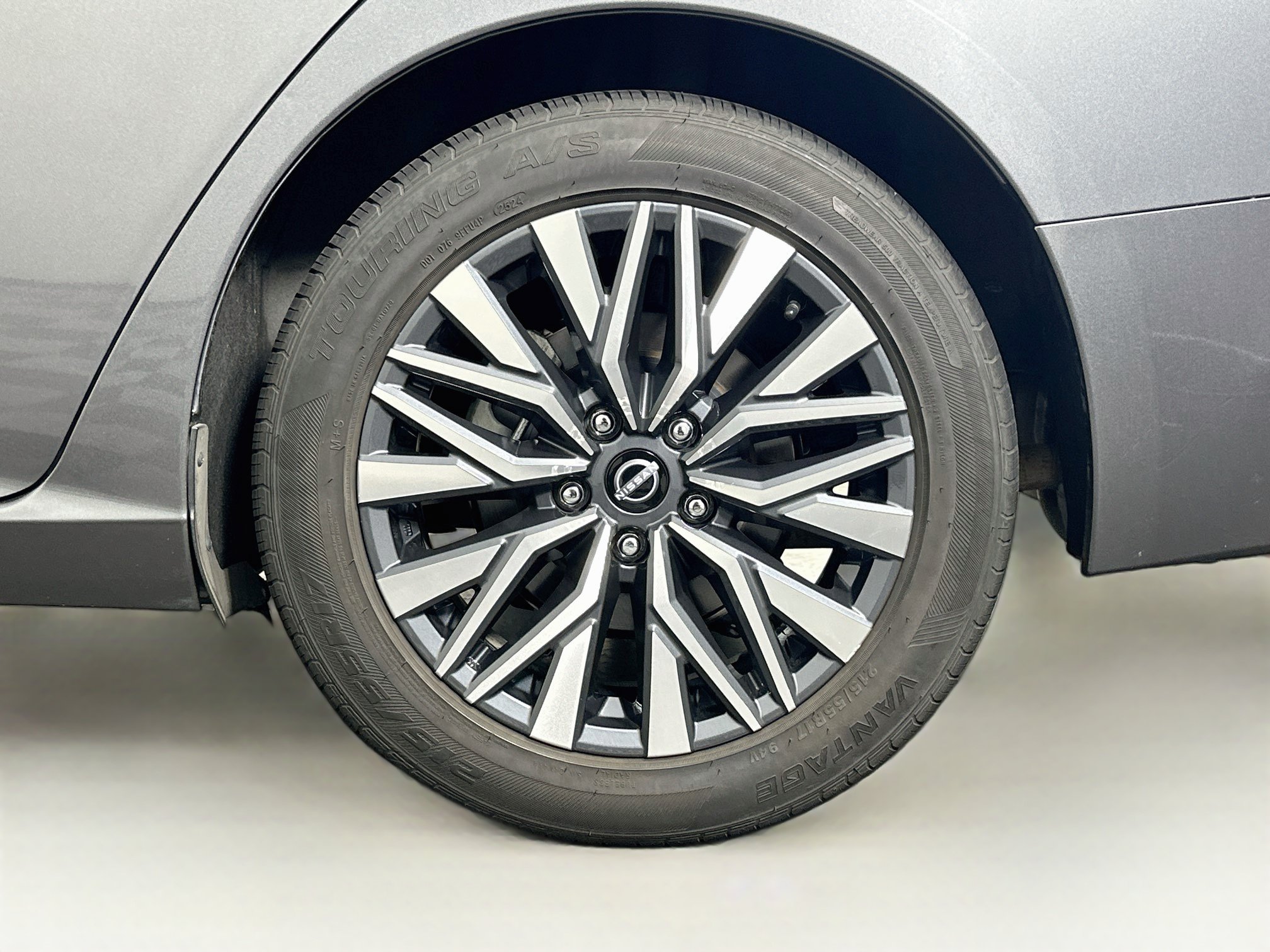 Used 2024 Nissan Altima 2.5 SV FWD image 11