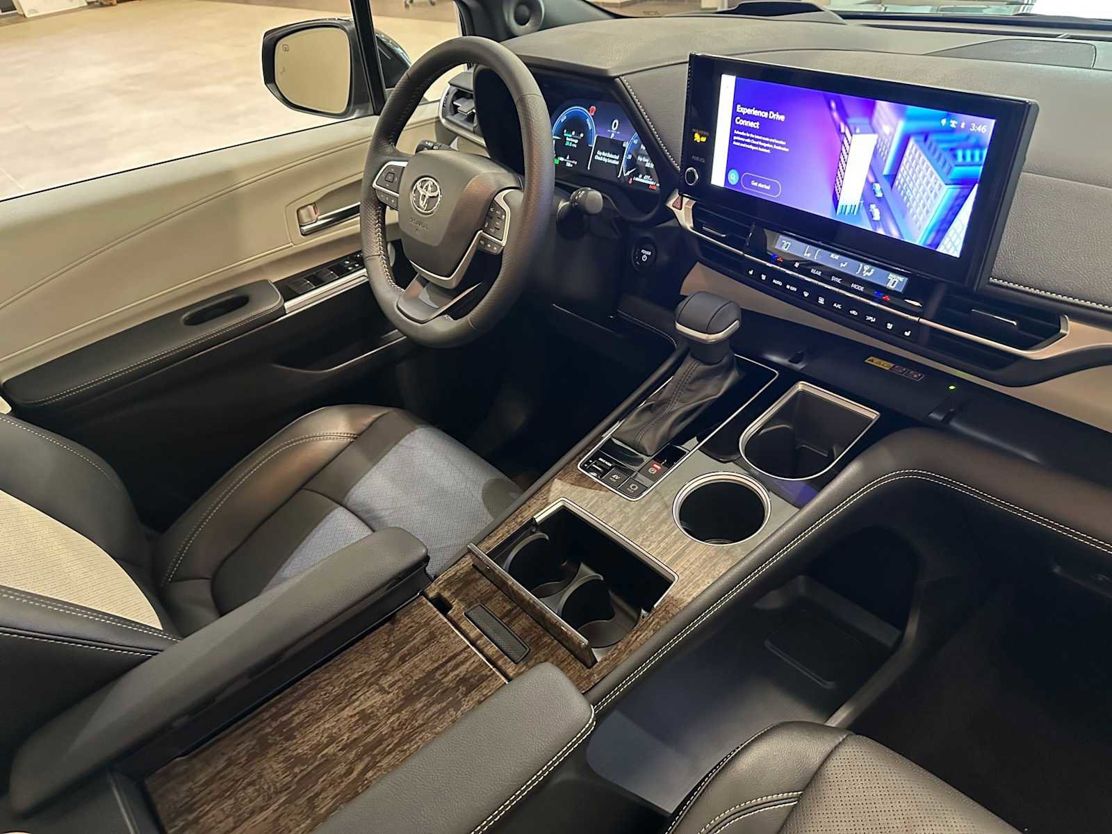 Certified 2025 Toyota Sienna Platinum image 30