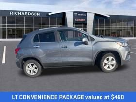 Used 2020 Chevrolet Trax LT w/ Sun & Sound Package image 4