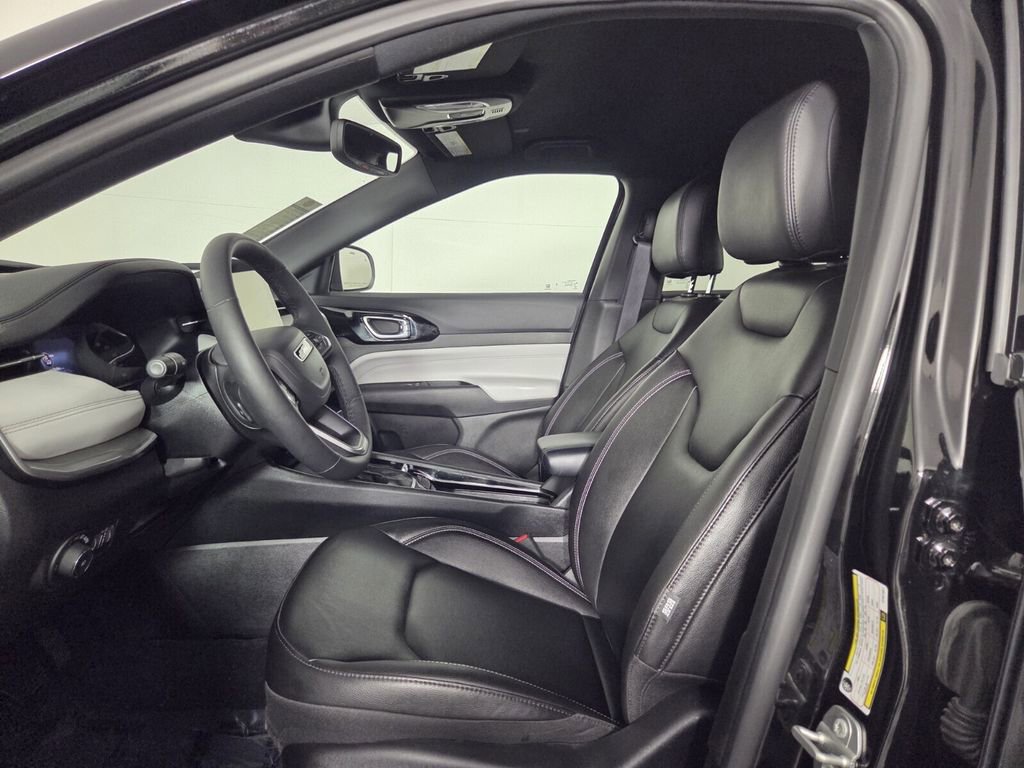 Certified 2025 Jeep Compass Limited image 12