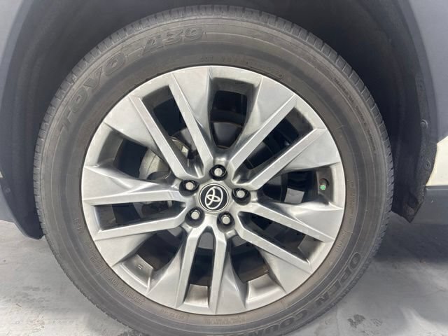 Used 2022 Toyota RAV4 XLE Premium FWD image 11