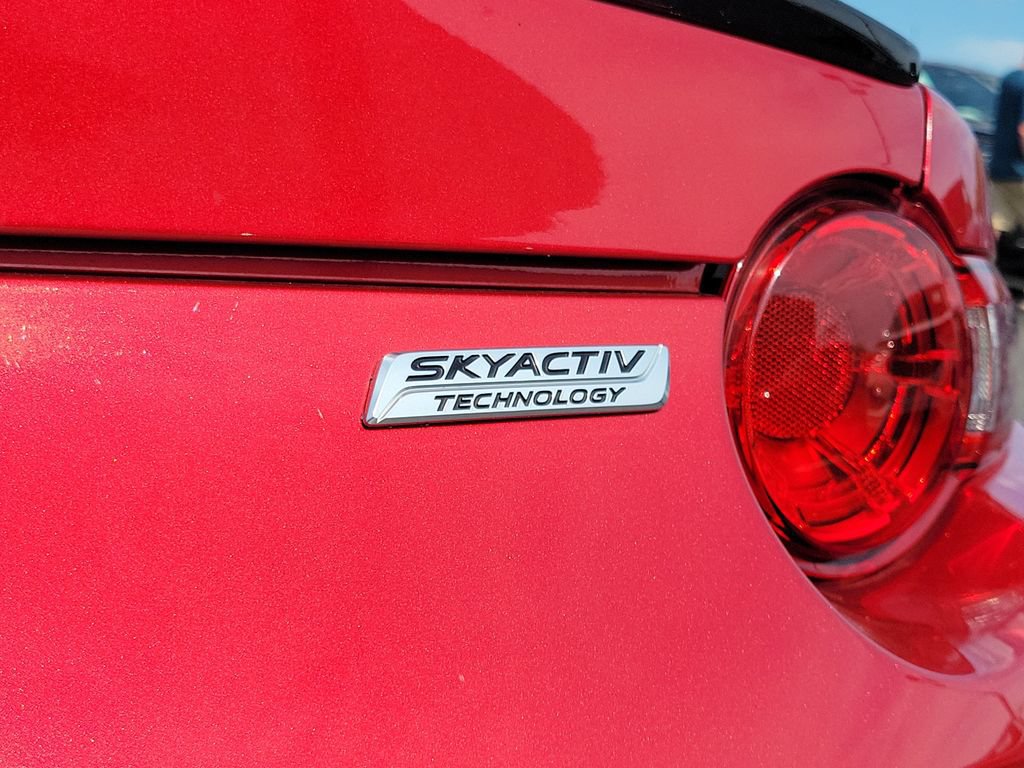 Used 2016 MAZDA MX-5 Miata Club RWD image 11