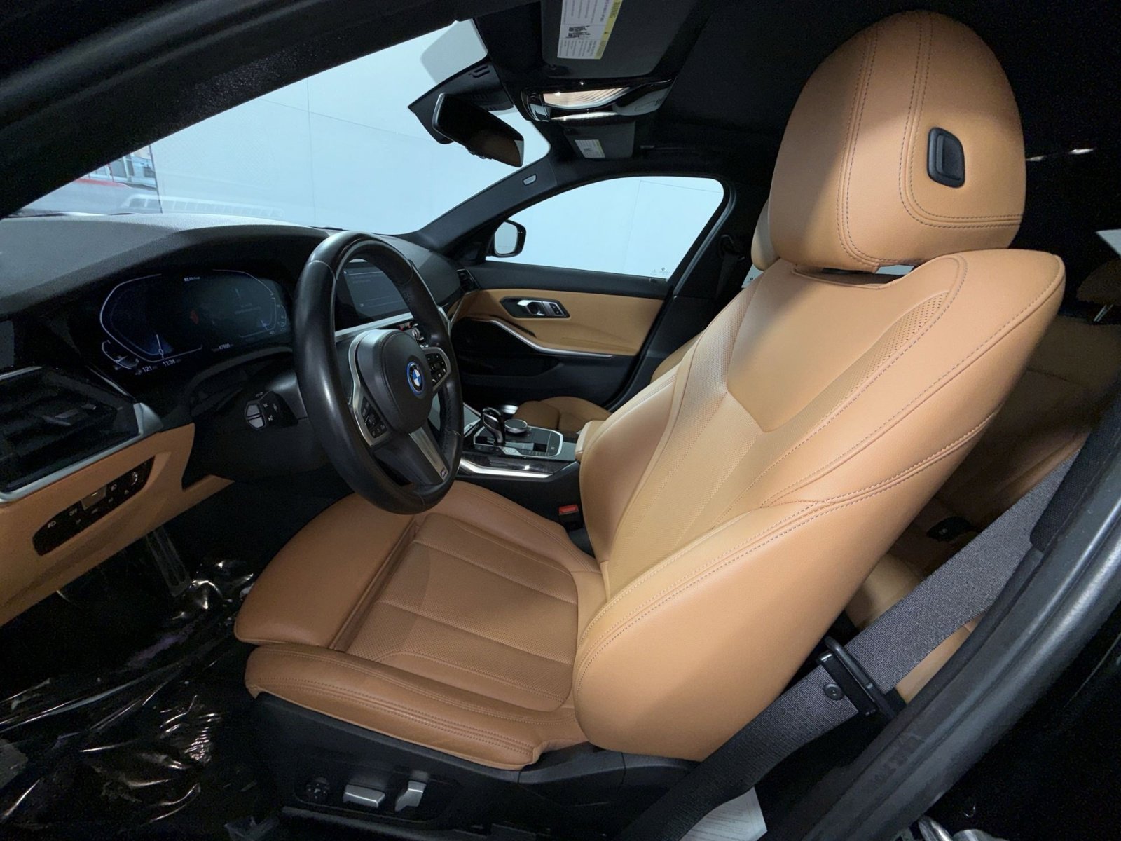 Used 2022 BMW 330e w/ M Sport Package RWD image 13