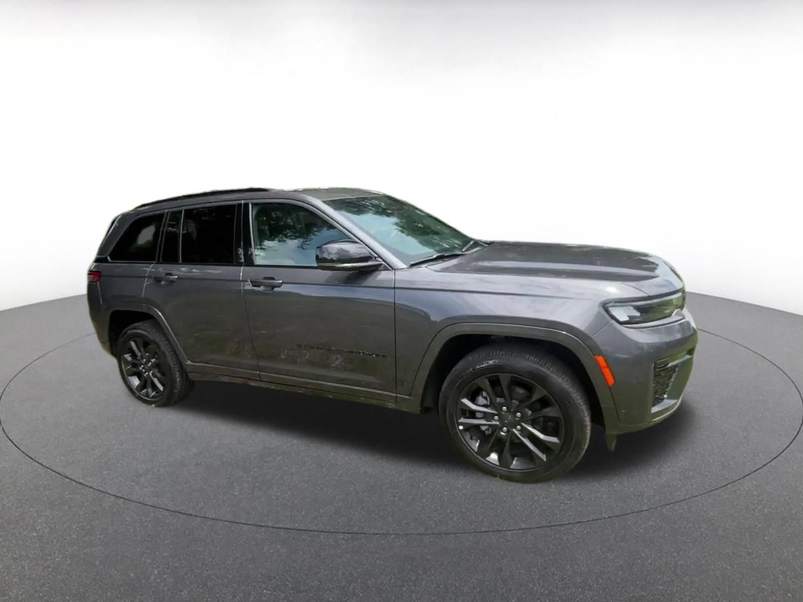 Used 2026 Jeep Grand Cherokee Limited AWD/4WD image 2