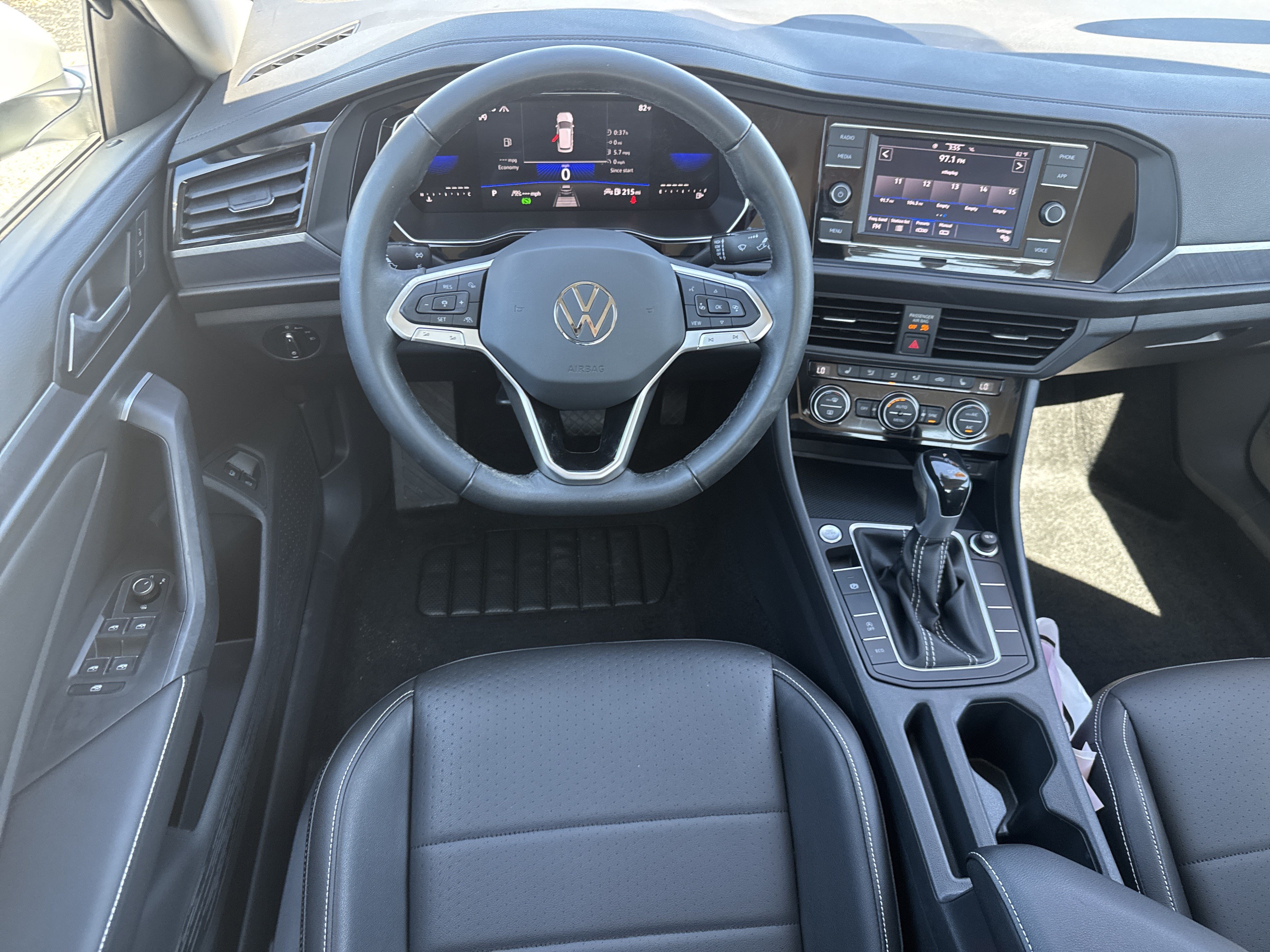 Certified 2023 Volkswagen Jetta SE FWD image 7