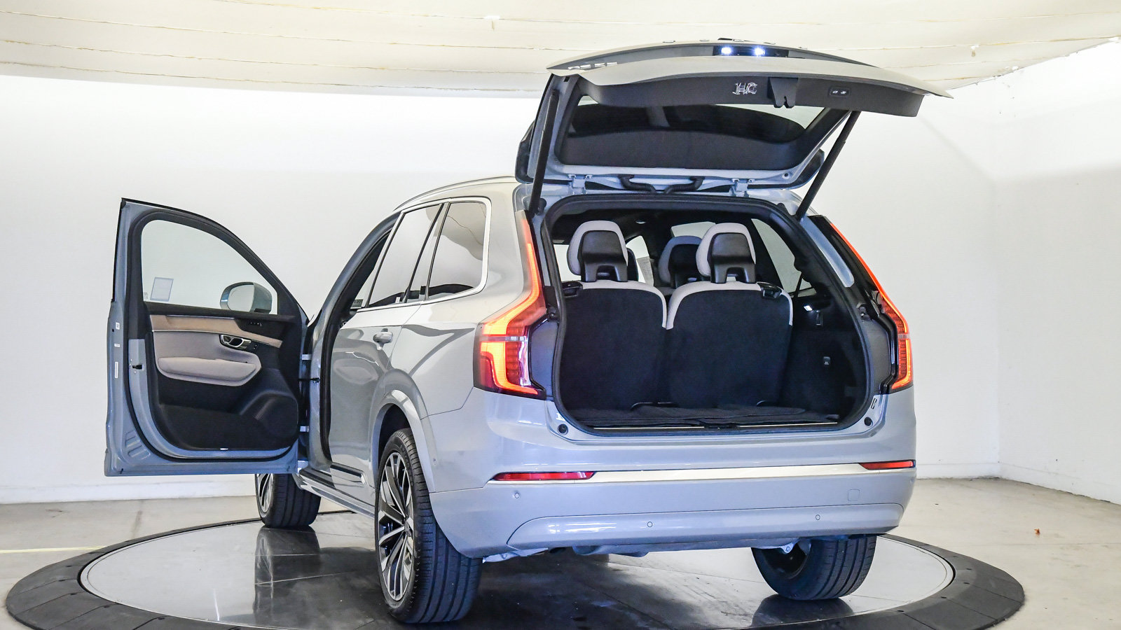 Certified 2026 Volvo XC90 B6 Plus AWD/4WD image 27