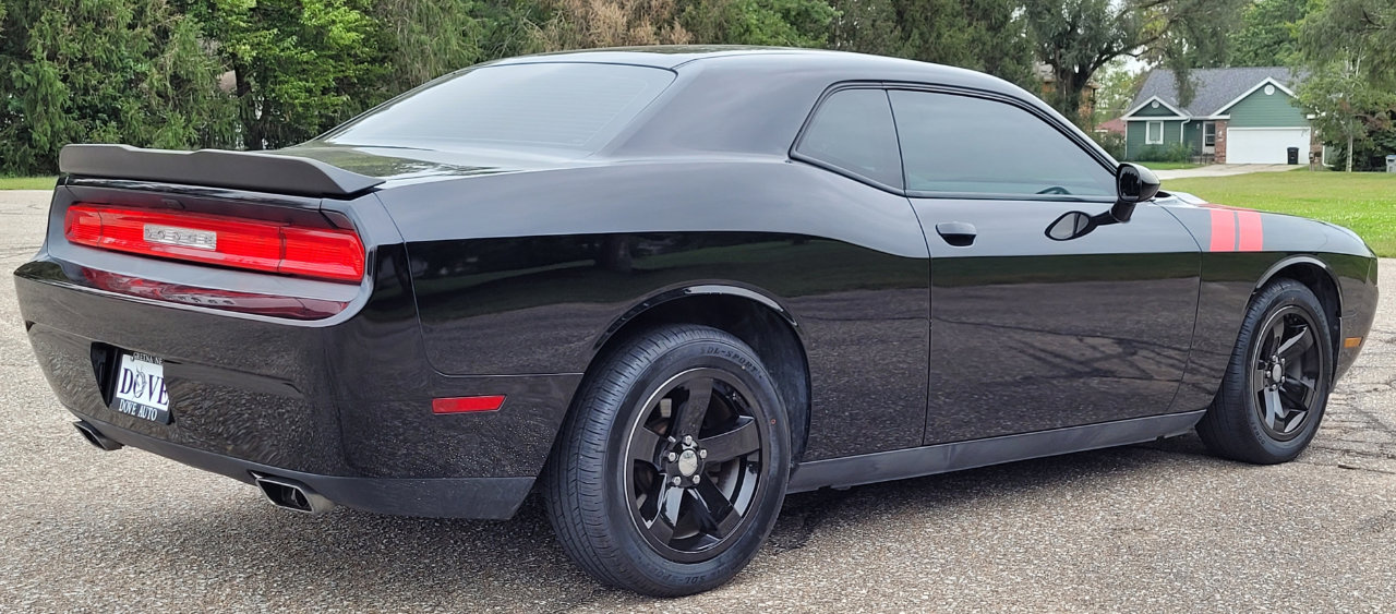 Used 2014 Dodge Challenger SXT image 6
