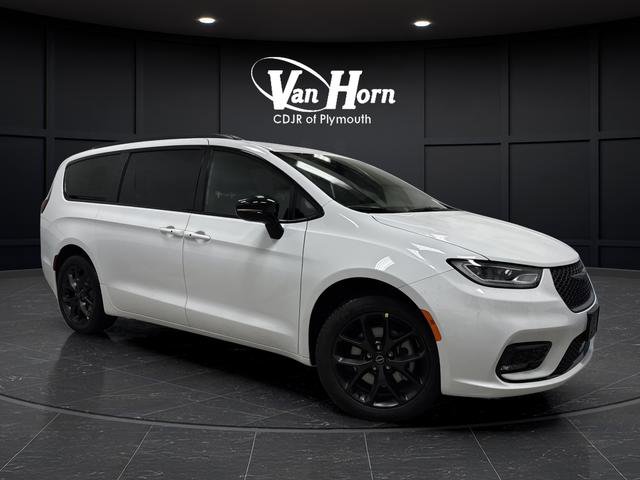 New 2026 Chrysler Pacifica Select