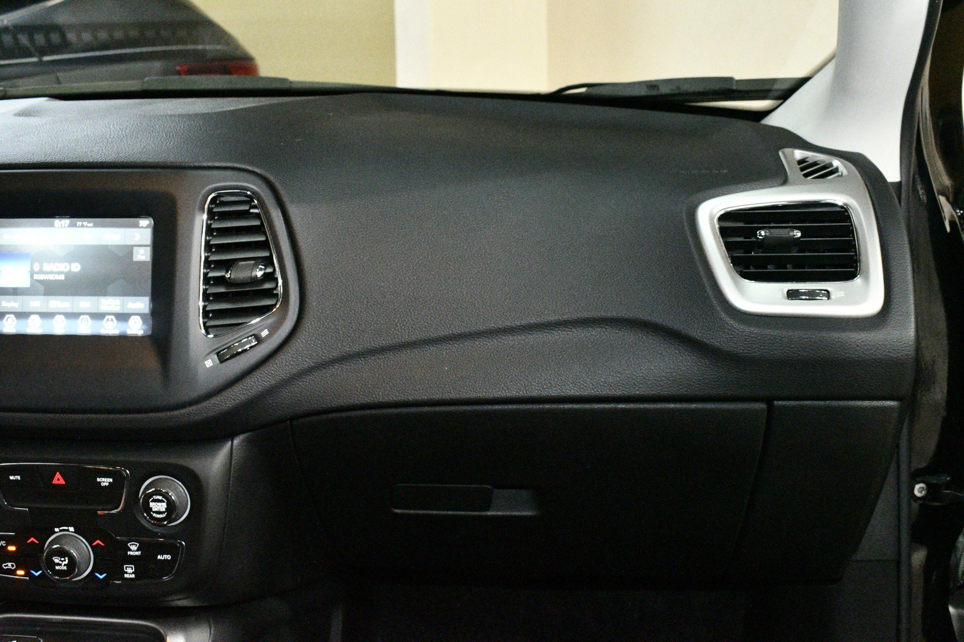 Used 2019 Jeep Compass Latitude w/ Popular Equipment Group image 24