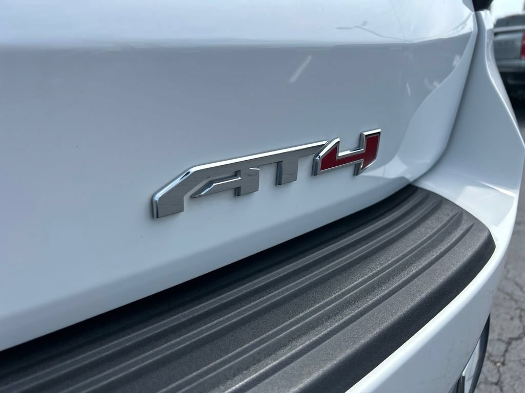 Used 2025 GMC Yukon AT4 w/ AT4 Premium Plus Package AWD/4WD image 15