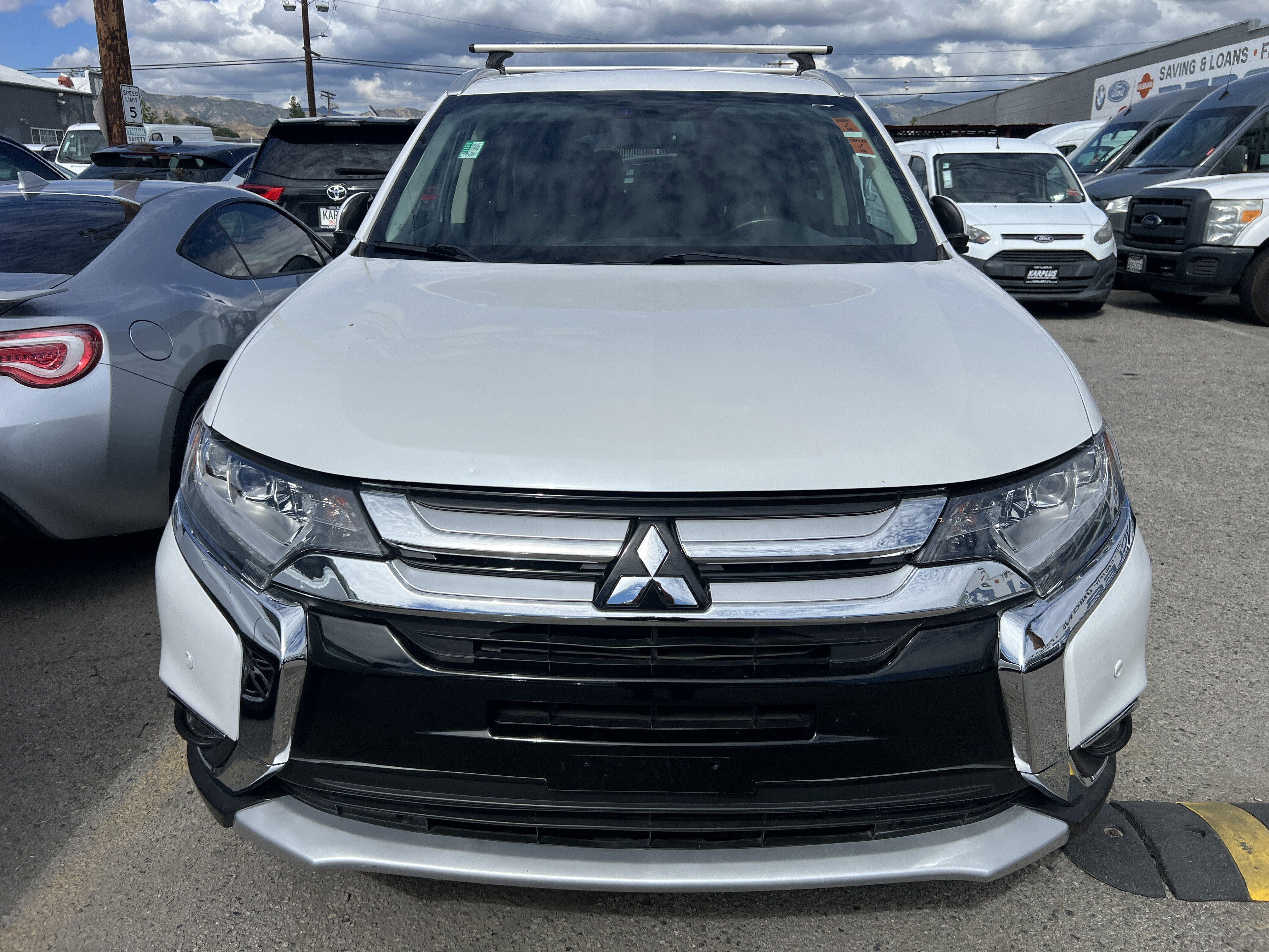 Used 2018 Mitsubishi Outlander SEL image 3