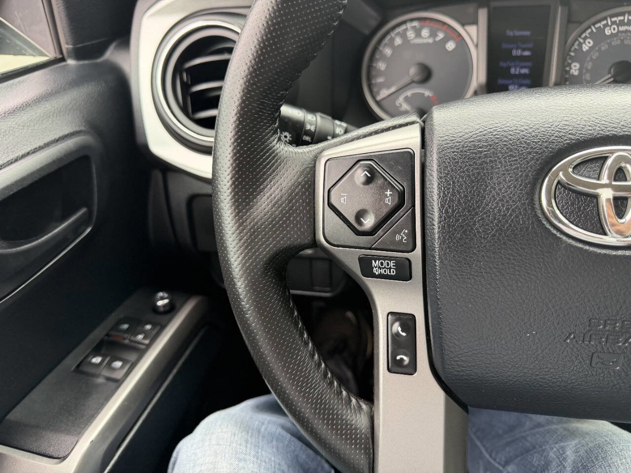 Used 2016 Toyota Tacoma SR5 w/ Exterior Package image 24