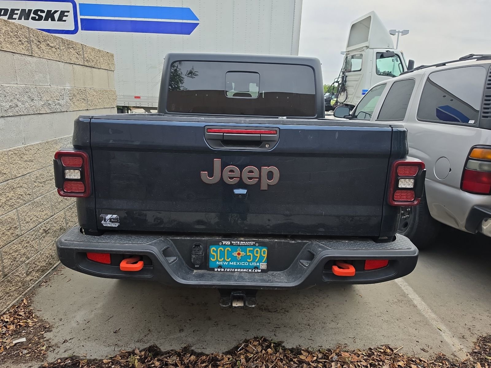 Used 2025 Jeep Gladiator Mojave w/ Convenience Group AWD/4WD image 4