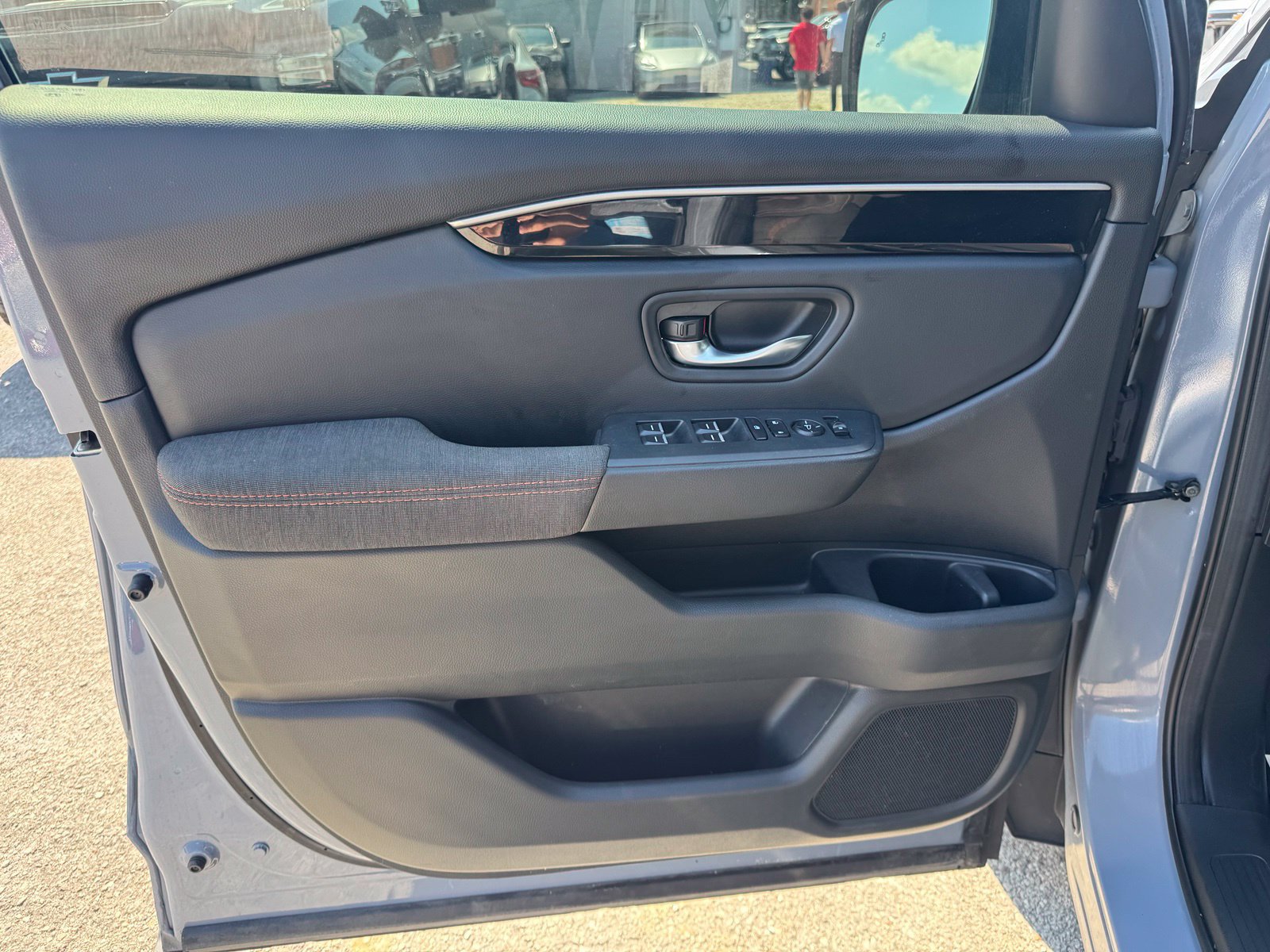 Used 2025 Honda Pilot Sport image 13