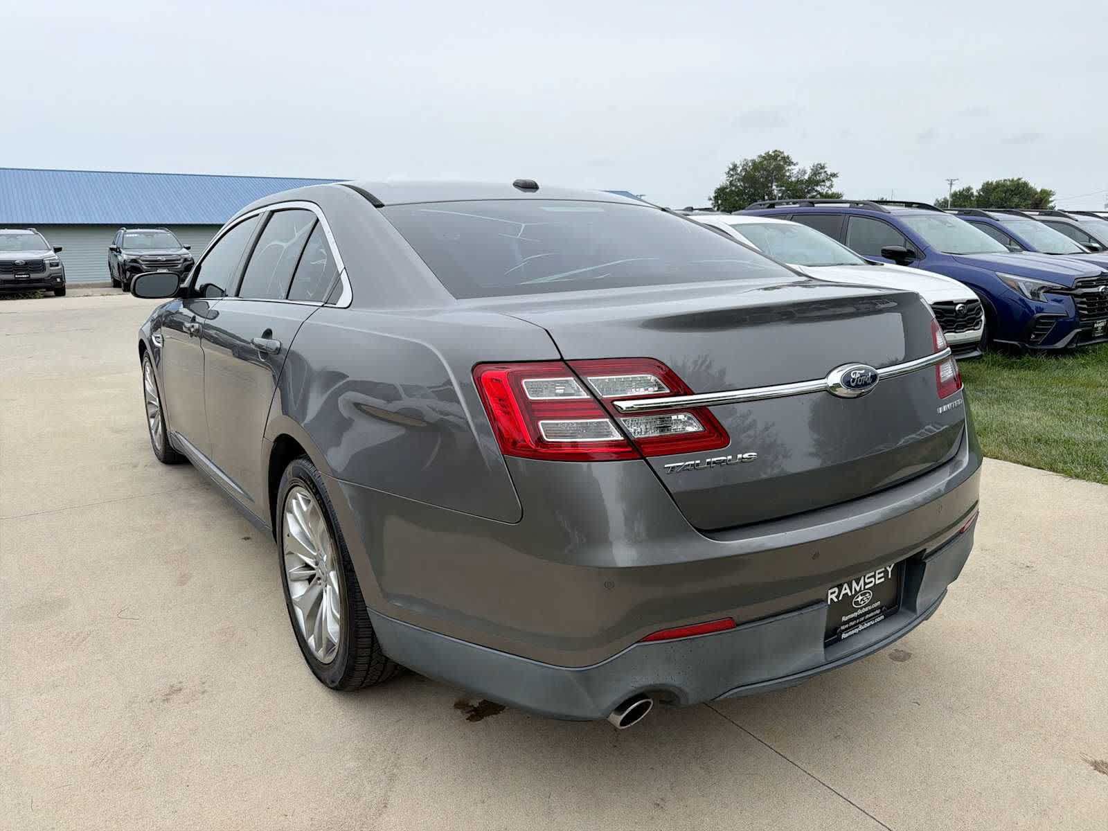 Used 2013 Ford Taurus Limited FWD image 4