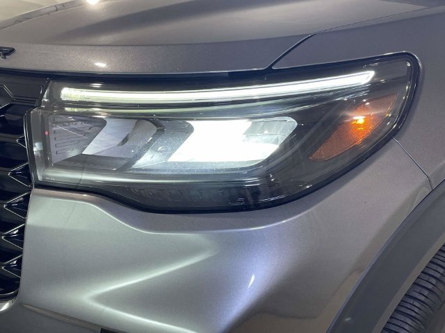 Used 2025 Ford Explorer ST-Line w/ ST-Line Street Pack AWD/4WD image 10