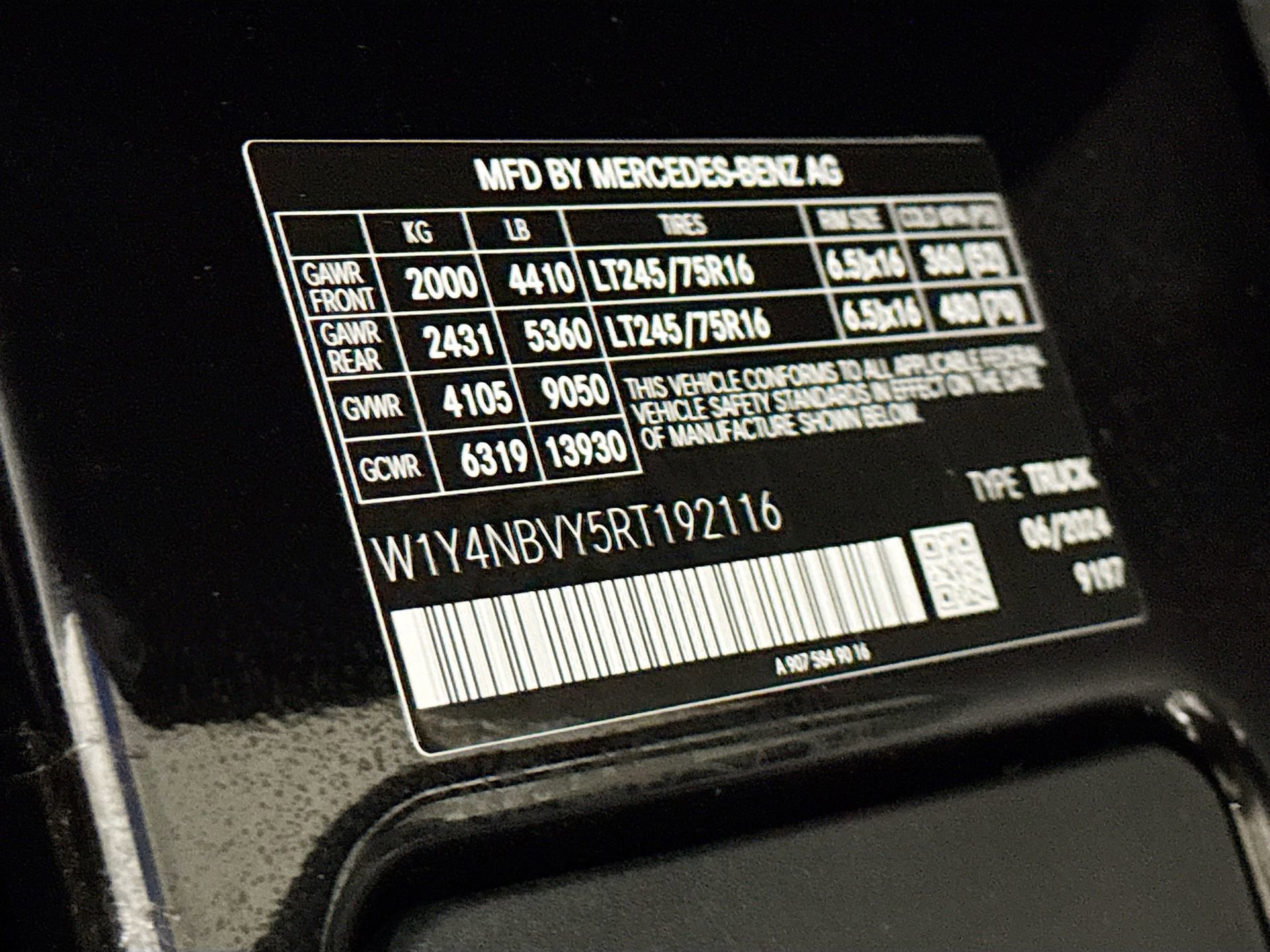 Used 2024 Mercedes-Benz Sprinter 2500 image 34