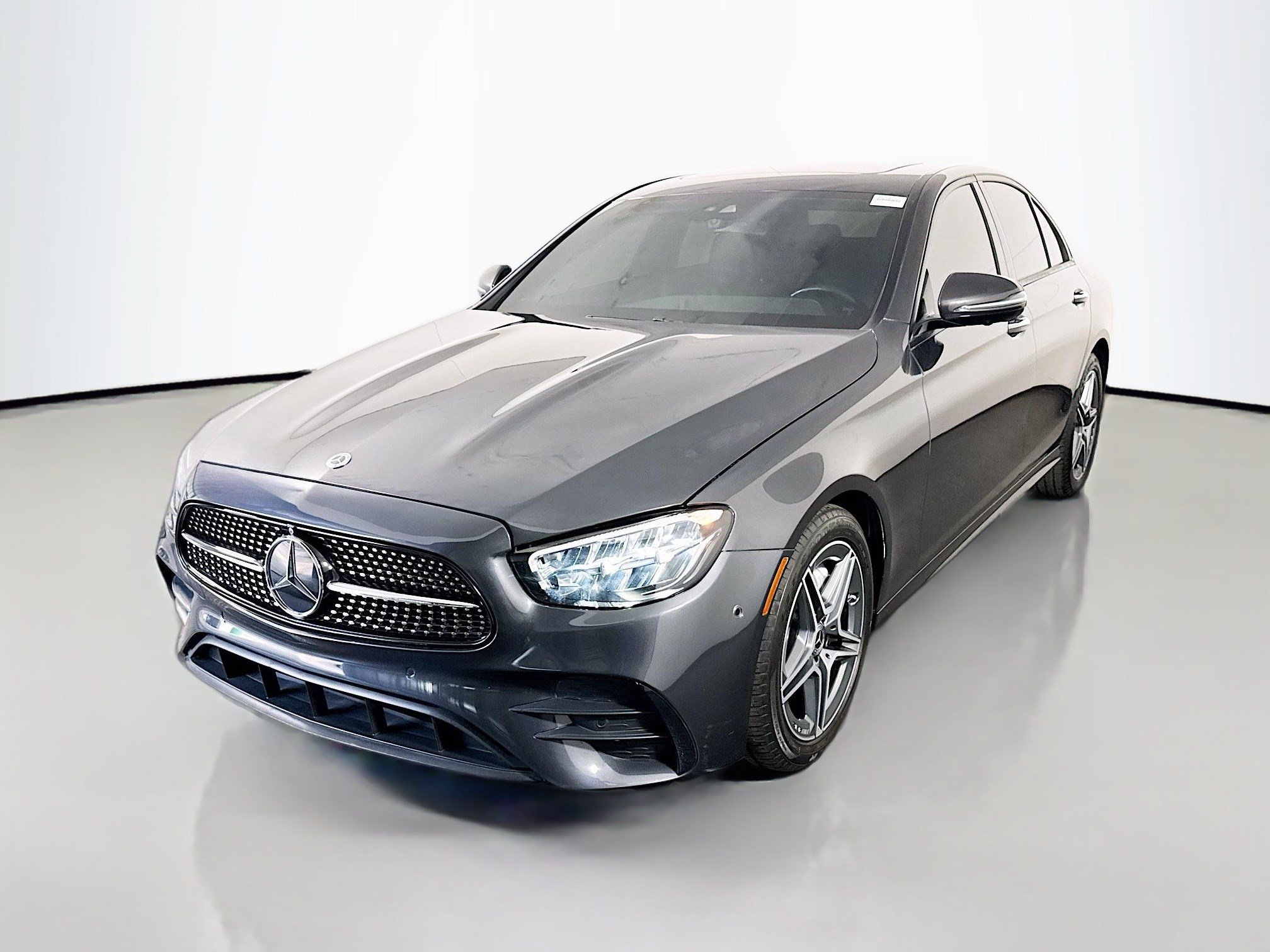 Used 2022 Mercedes-Benz E 350 Sedan w/ AMG Line Exterior image 4