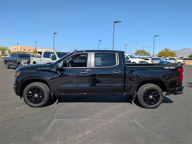Used 2025 Chevrolet Silverado 1500 Custom image 3
