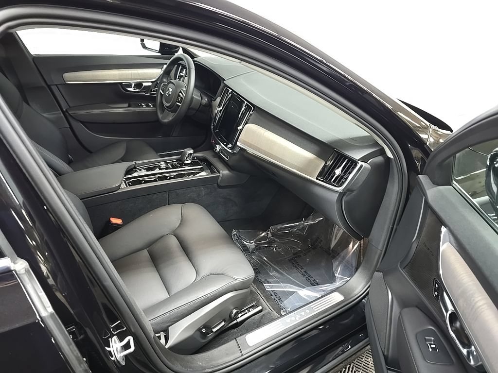 Used 2025 Volvo S90 B6 Plus AWD/4WD image 16