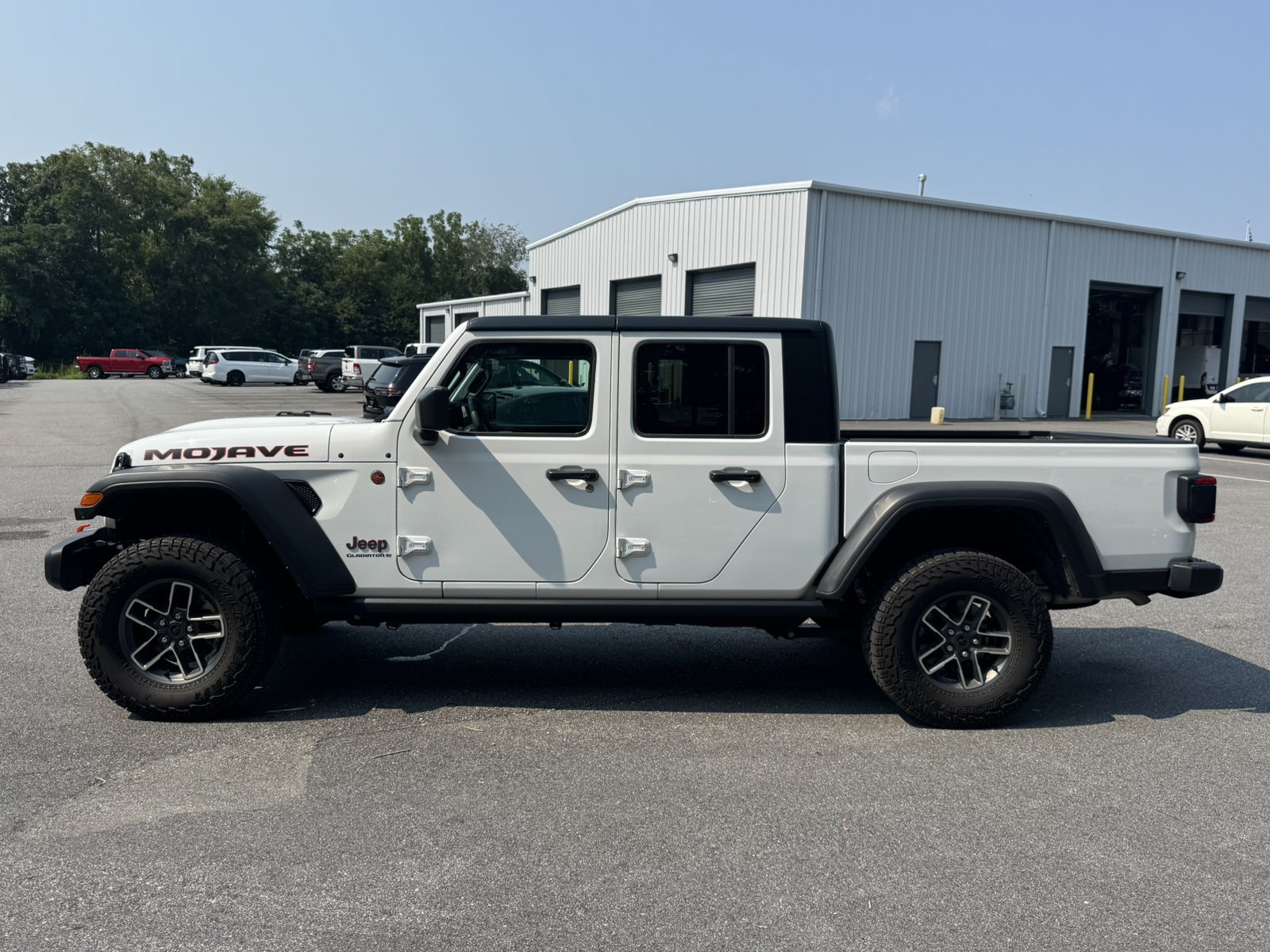 Certified 2025 Jeep Gladiator Mojave w/ Convenience Group AWD/4WD image 8