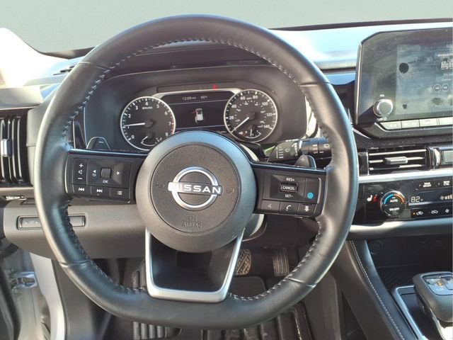 Used 2023 Nissan Pathfinder SV image 16