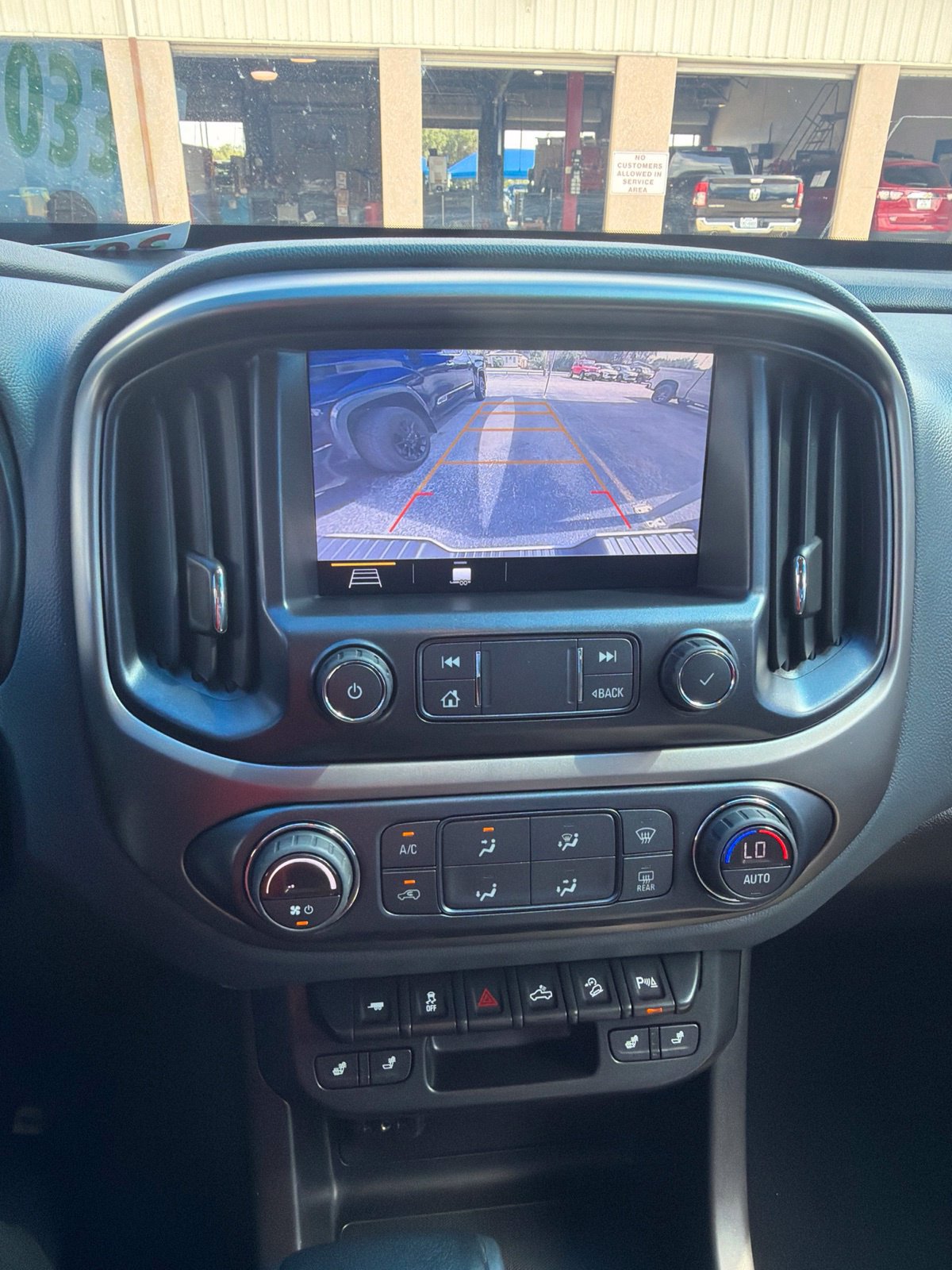 Used 2021 Chevrolet Colorado Z71 AWD/4WD image 8