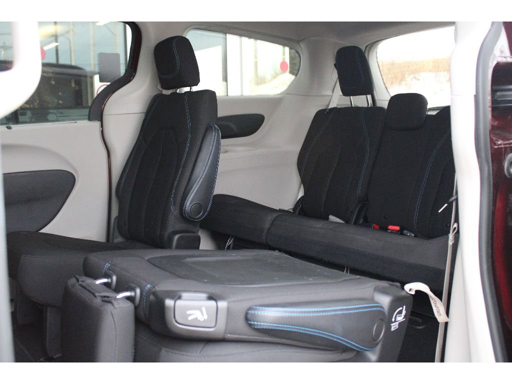 Used 2021 Chrysler Pacifica Touring w/ Cold Weather Group image 24