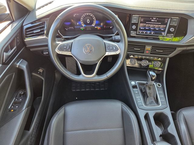 Used 2024 Volkswagen Jetta SE FWD image 12