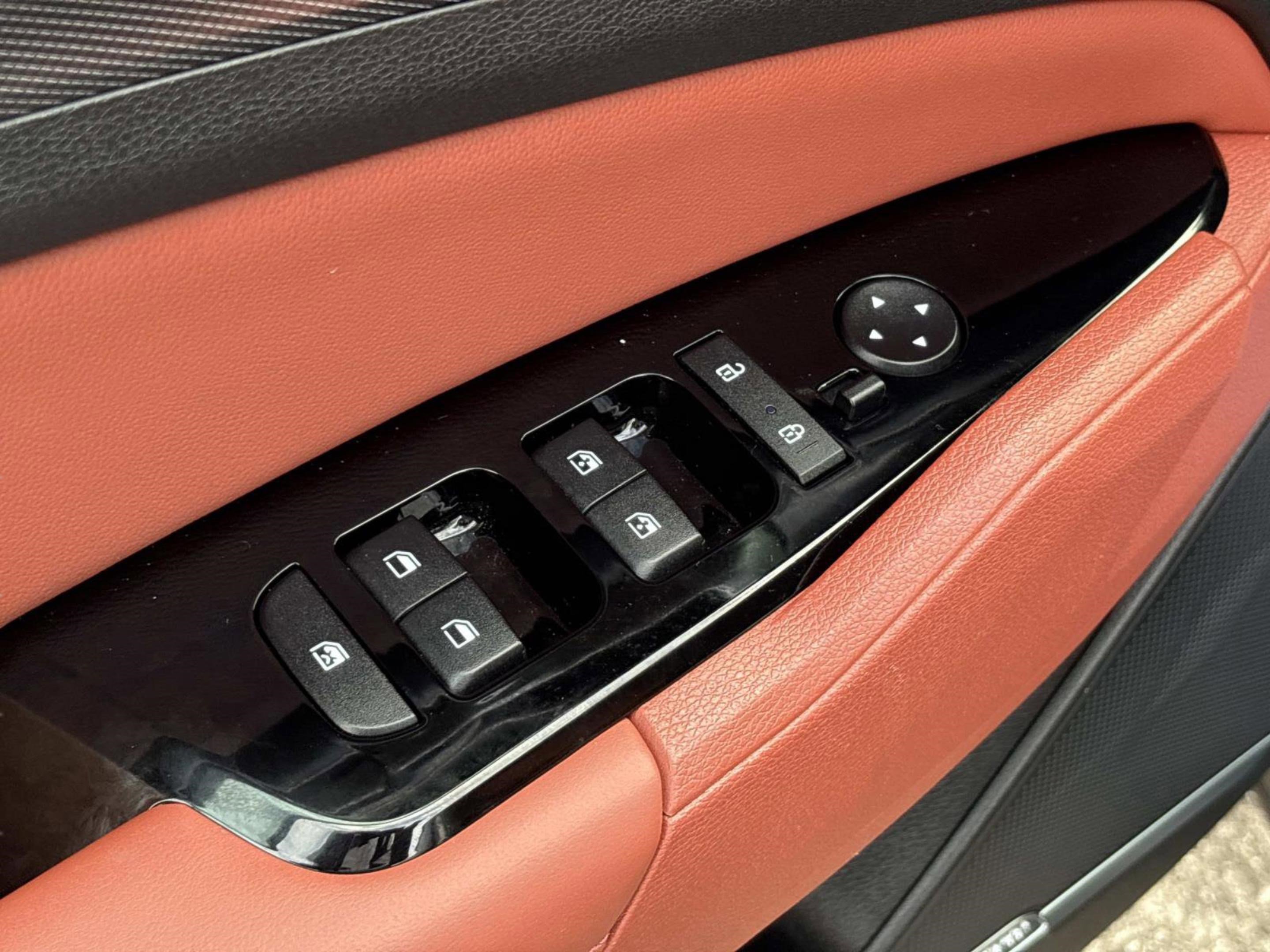 Used 2023 Kia Sportage SX image 24