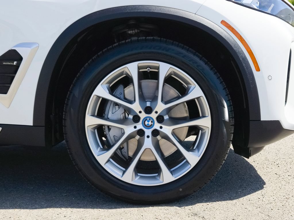 Used 2024 BMW X5 xDrive50e w/ Premium Package AWD/4WD image 7