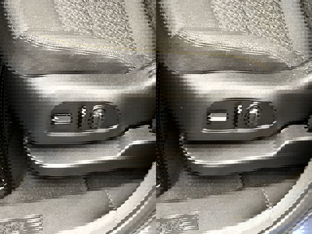 Used 2018 Chevrolet Equinox LT image 9