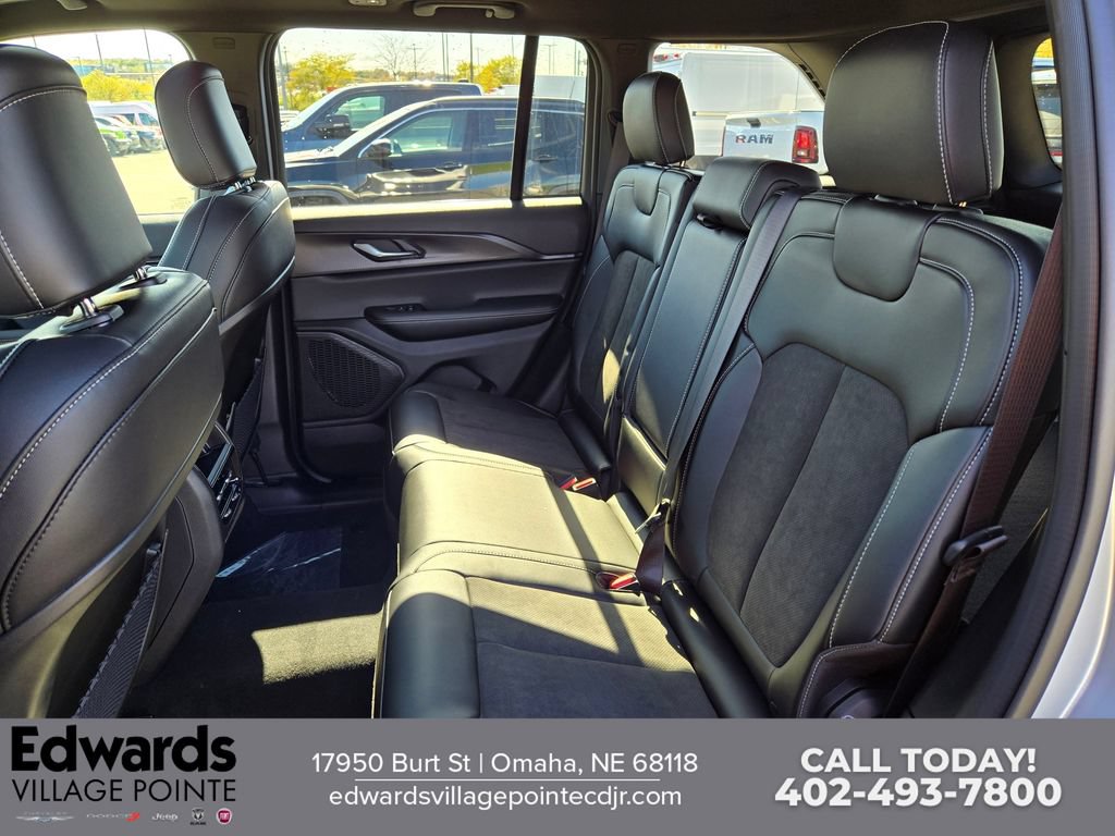 New 2025 Jeep Grand Cherokee Altitude AWD/4WD image 27