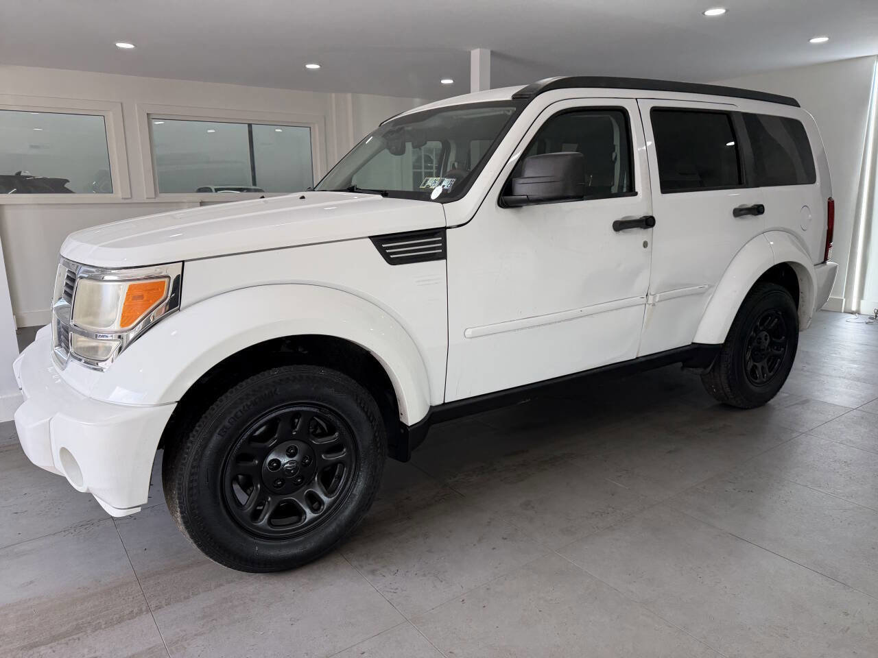 Used 2011 Dodge Nitro SE RWD image 2