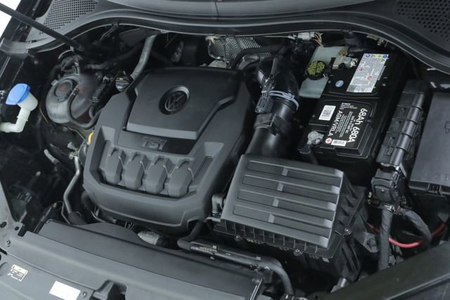 Used 2019 Volkswagen Tiguan S image 9