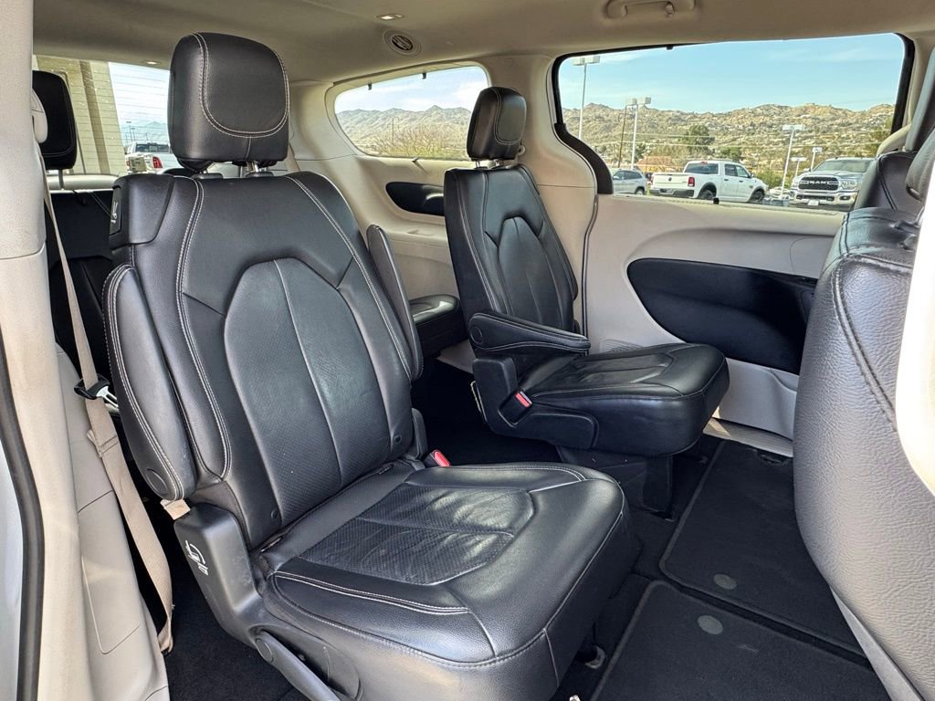 Used 2022 Chrysler Pacifica Touring-L FWD image 32